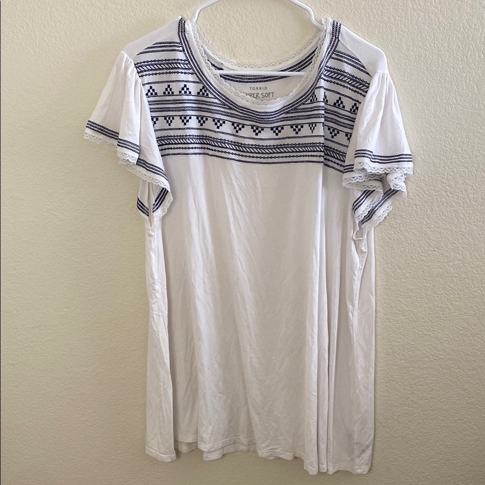 Torrid White Tee‎ with Navy Accents